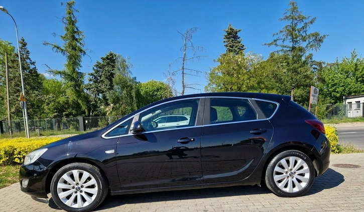 Opel Astra cena 17999 przebieg: 299000, rok produkcji 2010 z Legionowo małe 466